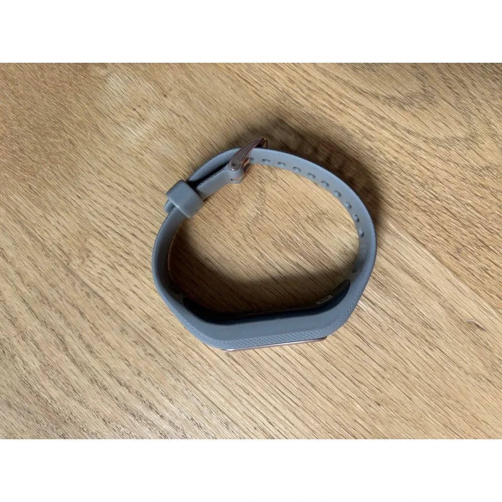 Garmin Vivosmart 4 Fitness Tracker Gray Rose Gold Smartwatch with Charger